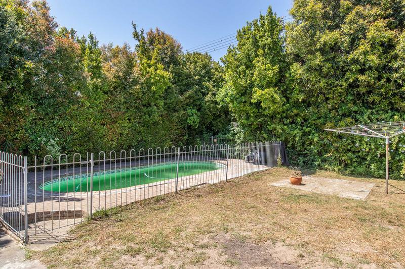 3 Bedroom Property for Sale in Meadowridge Western Cape